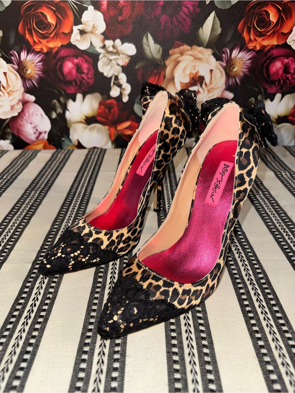 Betsey Johnson Leopard & Black Lace Pointed Toe Pumps with Bow, 7.5, NWOT